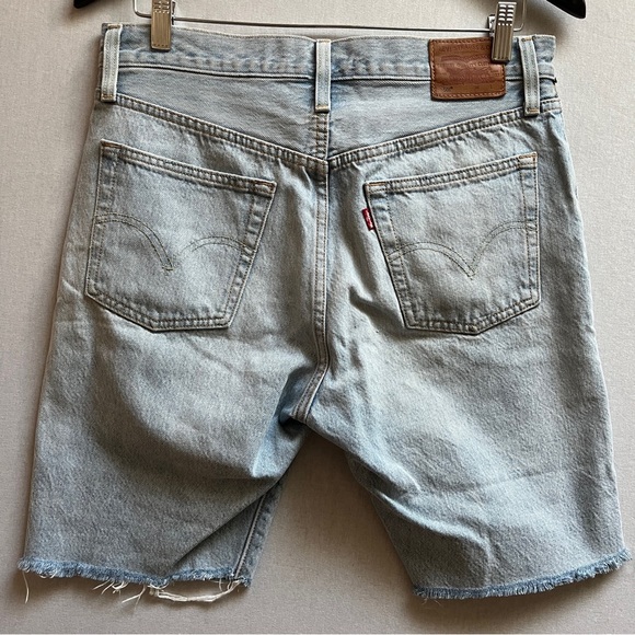 Levi’s Distressed Denim Jean Shorts Sz 32 - Picture 4 of 10